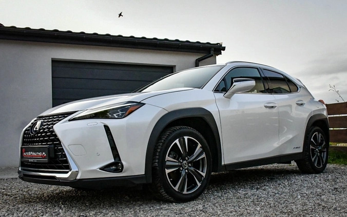 Lexus UX cena 139000 przebieg: 99000, rok produkcji 2019 z Kutno małe 154